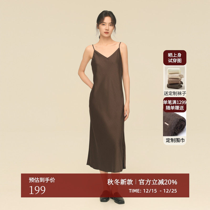 黑标BAIZHUO秋季新款法式高级感V领垂顺光泽吊带连衣裙AZ4