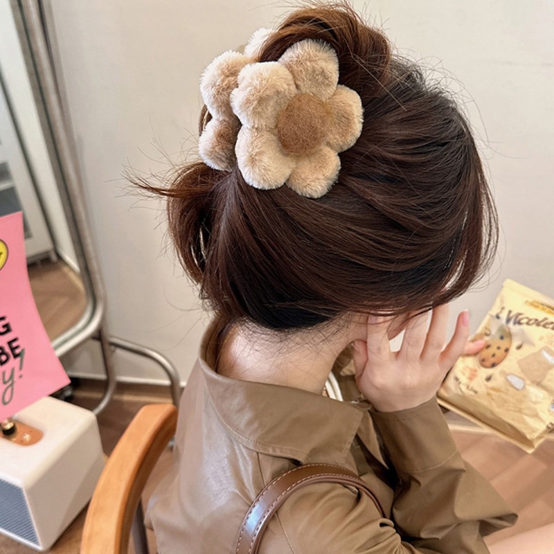 毛绒花朵发夹女后脑勺中号抓夹高级感夹子网红鲨鱼夹发卡头饰小号