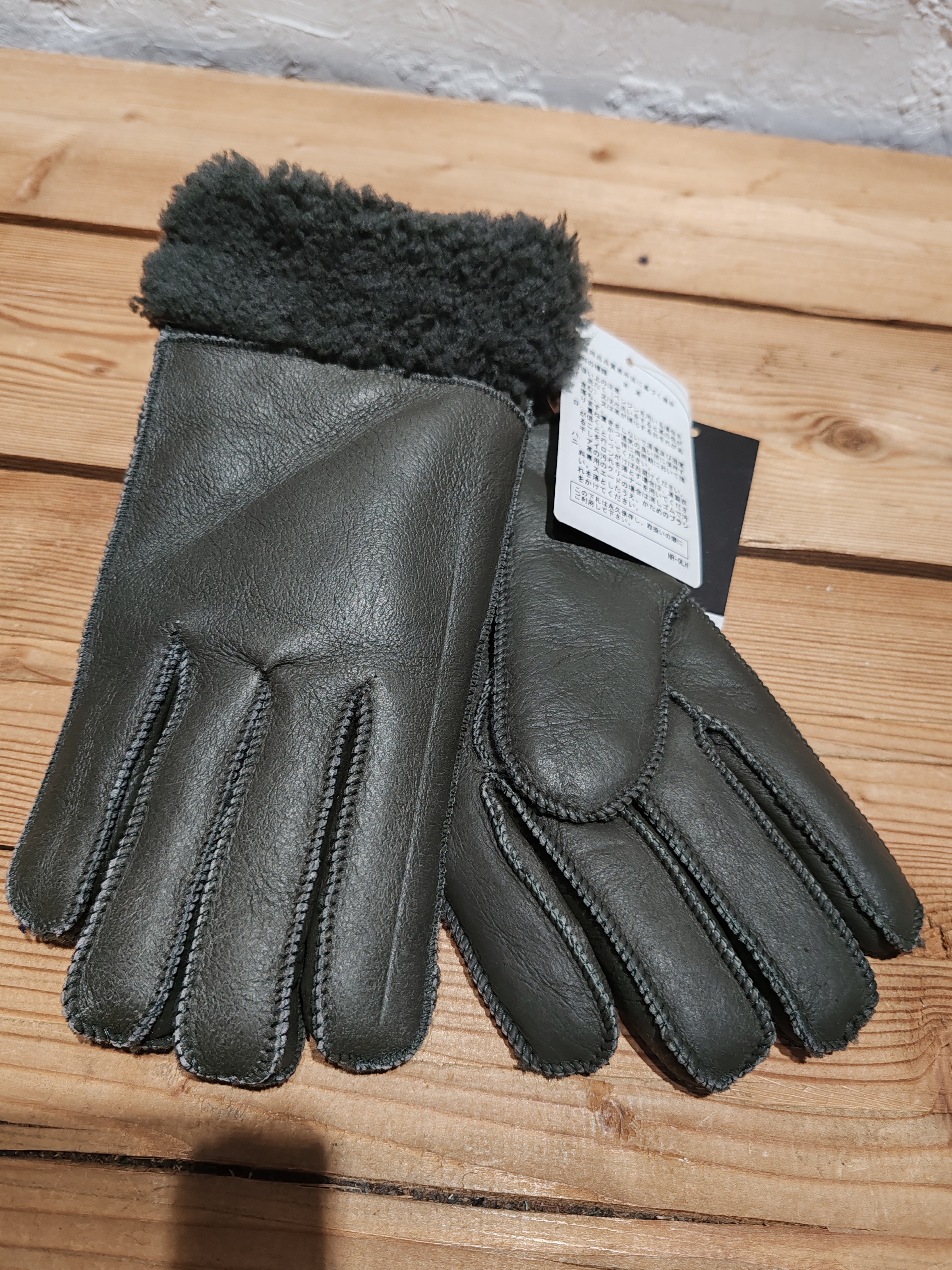 出口日本美利奴羊羔毛皮毛一体女款真毛休闲骑车保暖滑雪羊毛手套