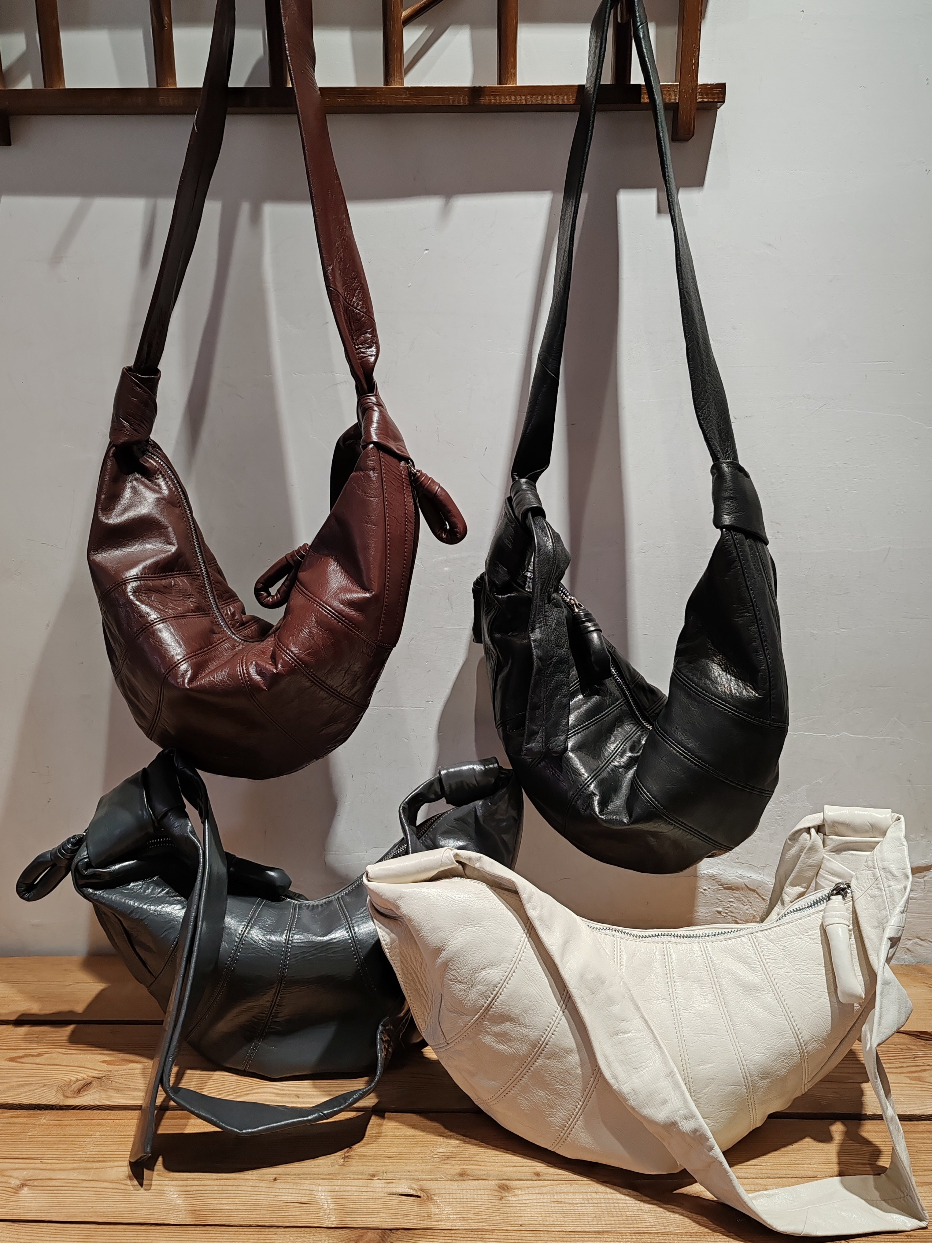 外贸出口头层油蜡牛皮皮真皮女款休闲复古单肩斜挎牛角包