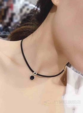 Contracted clavicle short chain stars the moon swan neck