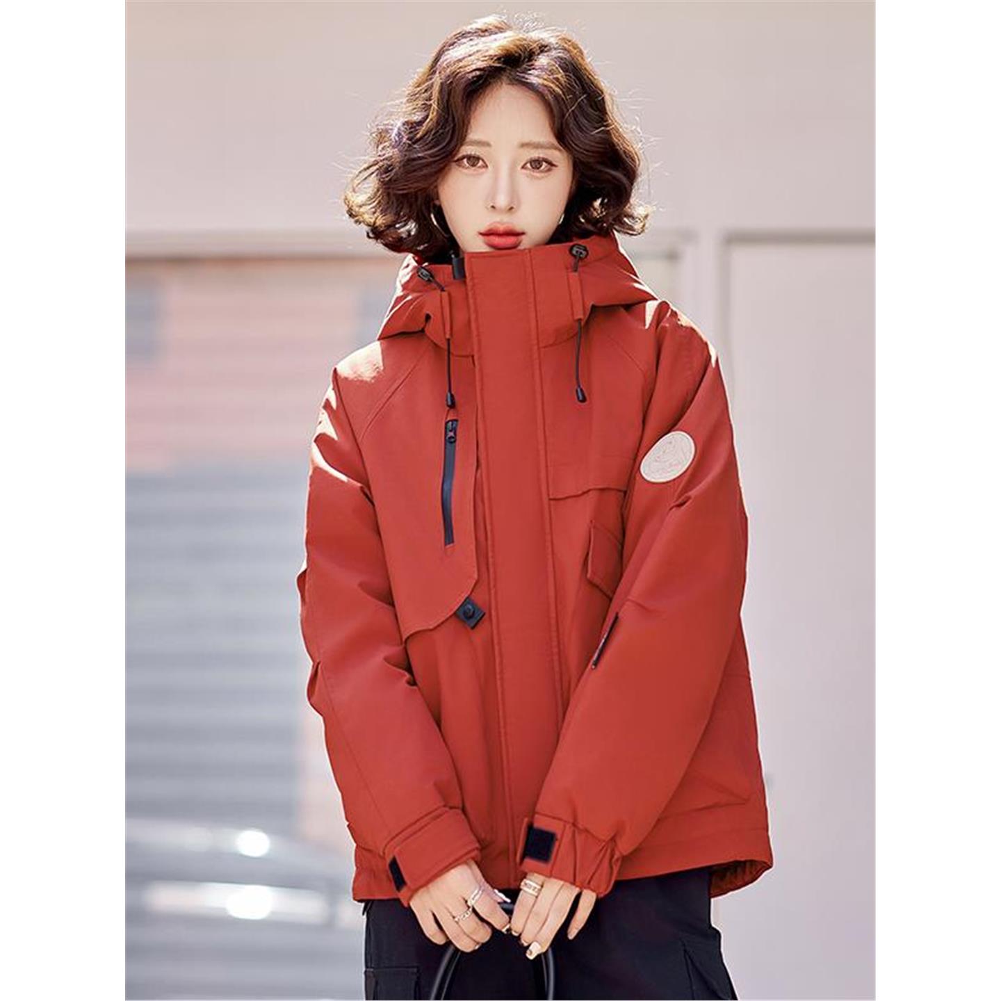 露营羽绒服男女款冲锋衣2025新品明星同款短款连帽保暖厚外套