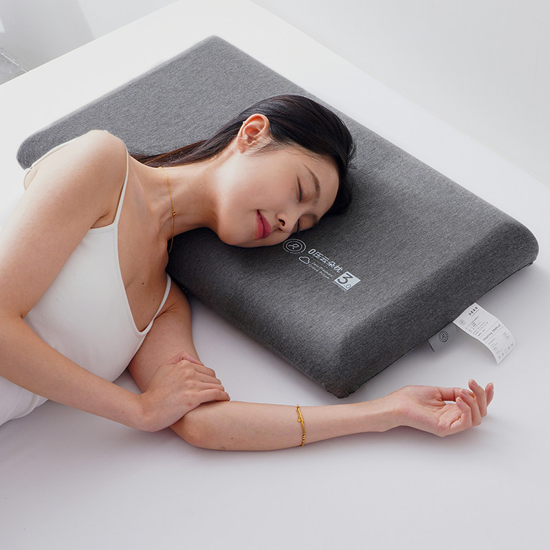 超柔零压云朵枕防落枕记忆棉枕芯助睡眠慢回弹护颈枕头正品