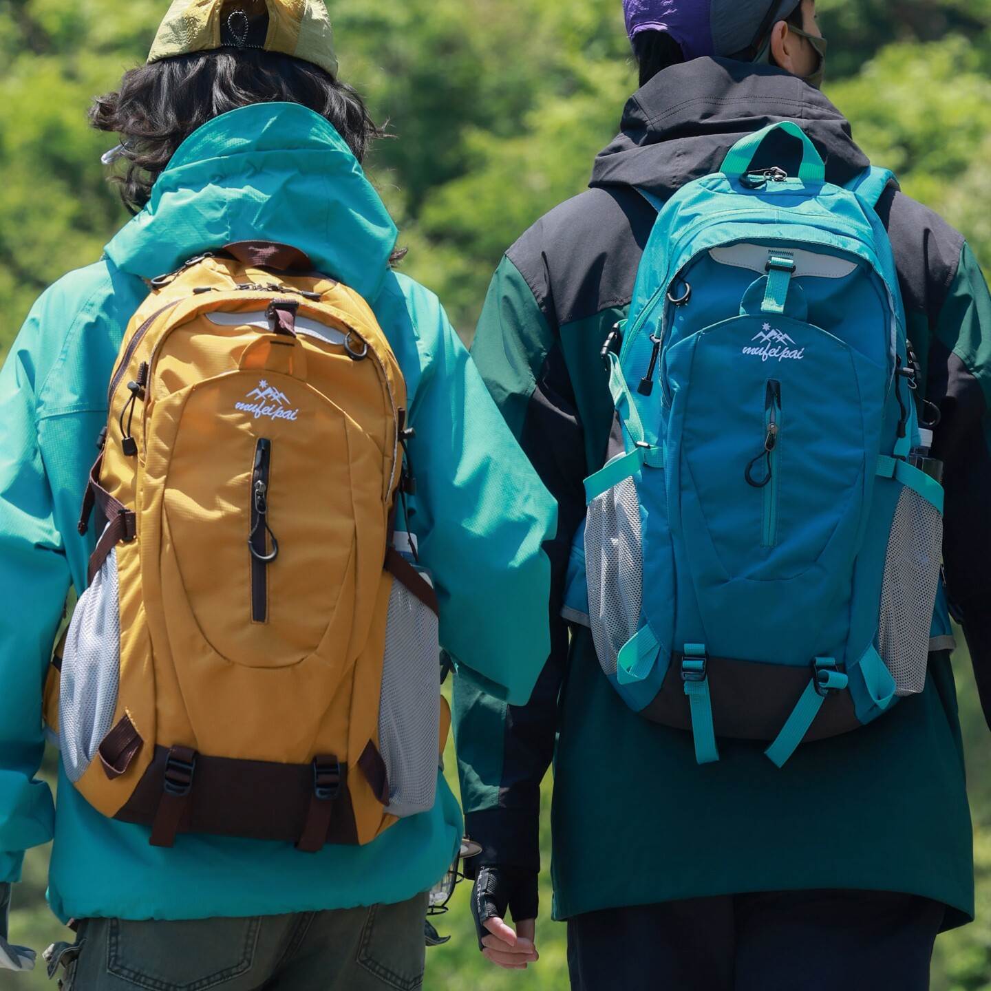 户外徒步登山包大容量轻便女运动风双肩包百搭旅行防水骑行背包男