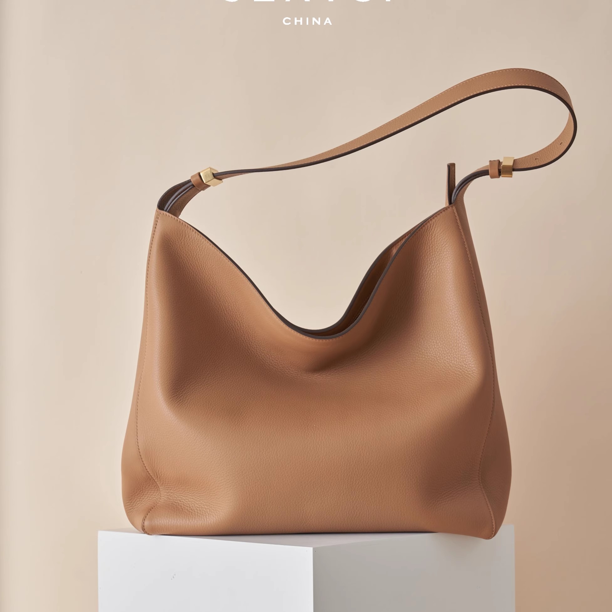 百搭通勤大容量高质感松弛斜跨包