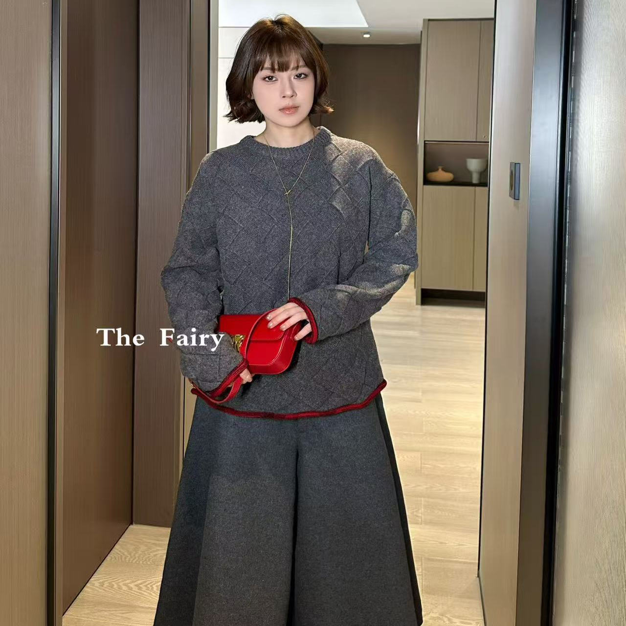 灰色菱形格纹红边针织毛衣女2025年冬季新款套头衫宽松休闲热销