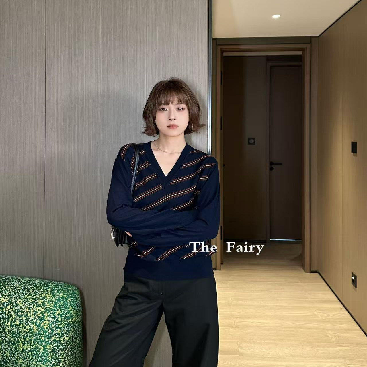 藏青色针织v领套头衫女2025年秋冬新款短上衣宽松休闲时尚热销潮