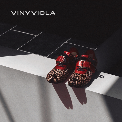VINYVIOLA维尼维拉26秋冬设计师限定豹纹扣帕分趾德训内增高女鞋