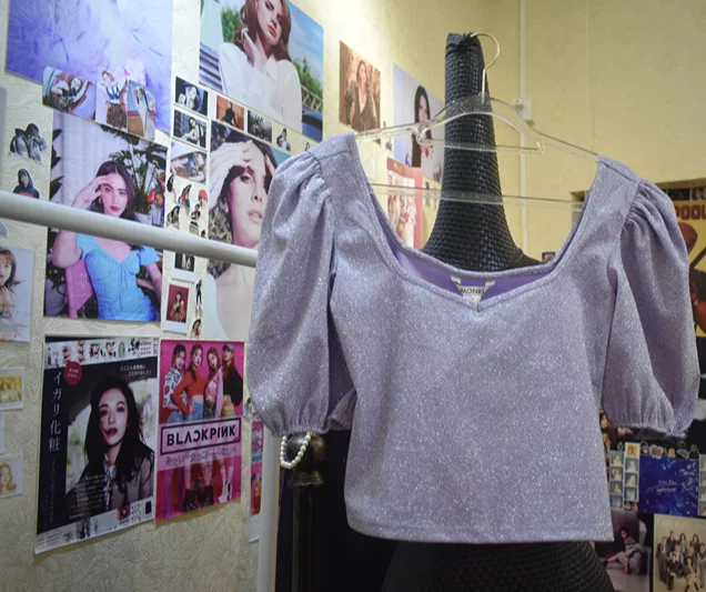 monki紫色亮丝法式领口泡泡袖短袖上衣商场撤柜品牌