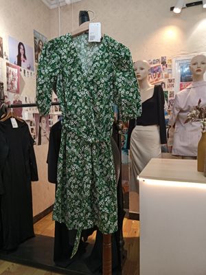 monki绿色小碎花v领系带绑带系扣衬衫裙中袖连衣裙商场撤柜品牌