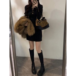 法式复古黑色长袖v领连衣裙子女2025秋冬季大衣内搭辣妹包臀短裙