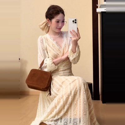 蕾丝法式内搭长袖针织连衣裙女秋冬季2025新款高级感收腰修身长裙