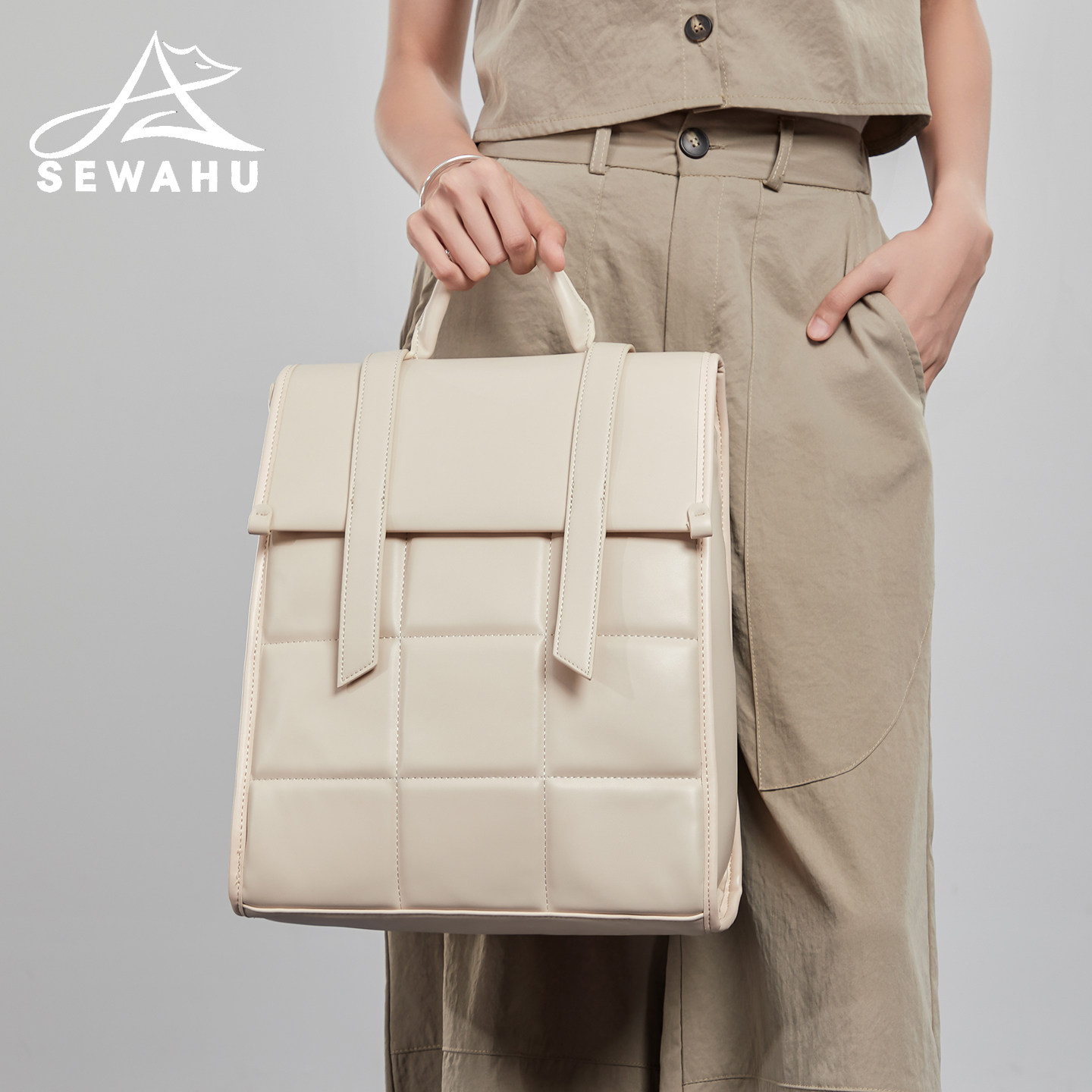 日常通勤皮质女双肩包2025新款小众时尚百搭不撞款上班背包高级感