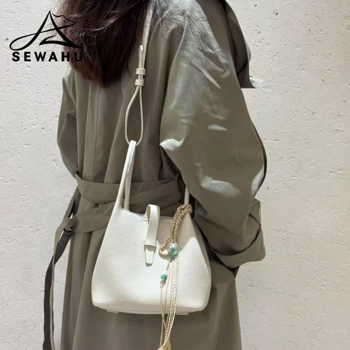 SEWAHU秋冬新款水桶包女流苏包包