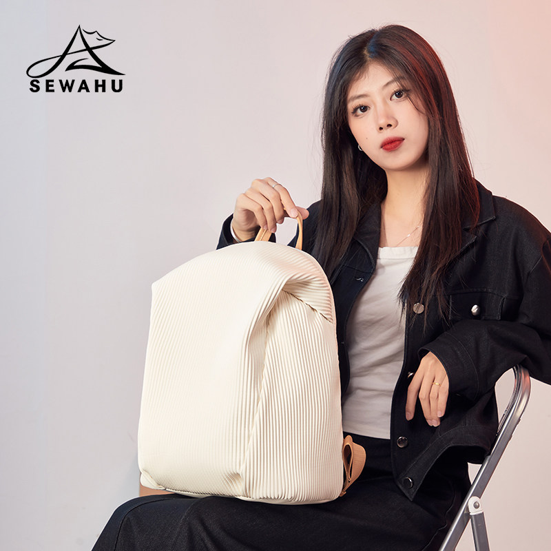 云朵质感女双肩包女士简约皮质电脑背包防水通勤大容量轻便旅行包