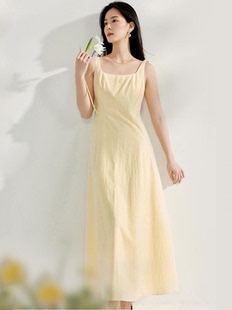 鹅黄色收腰显瘦气质长裙 新款 法式 方领吊带连衣裙女2025年春季