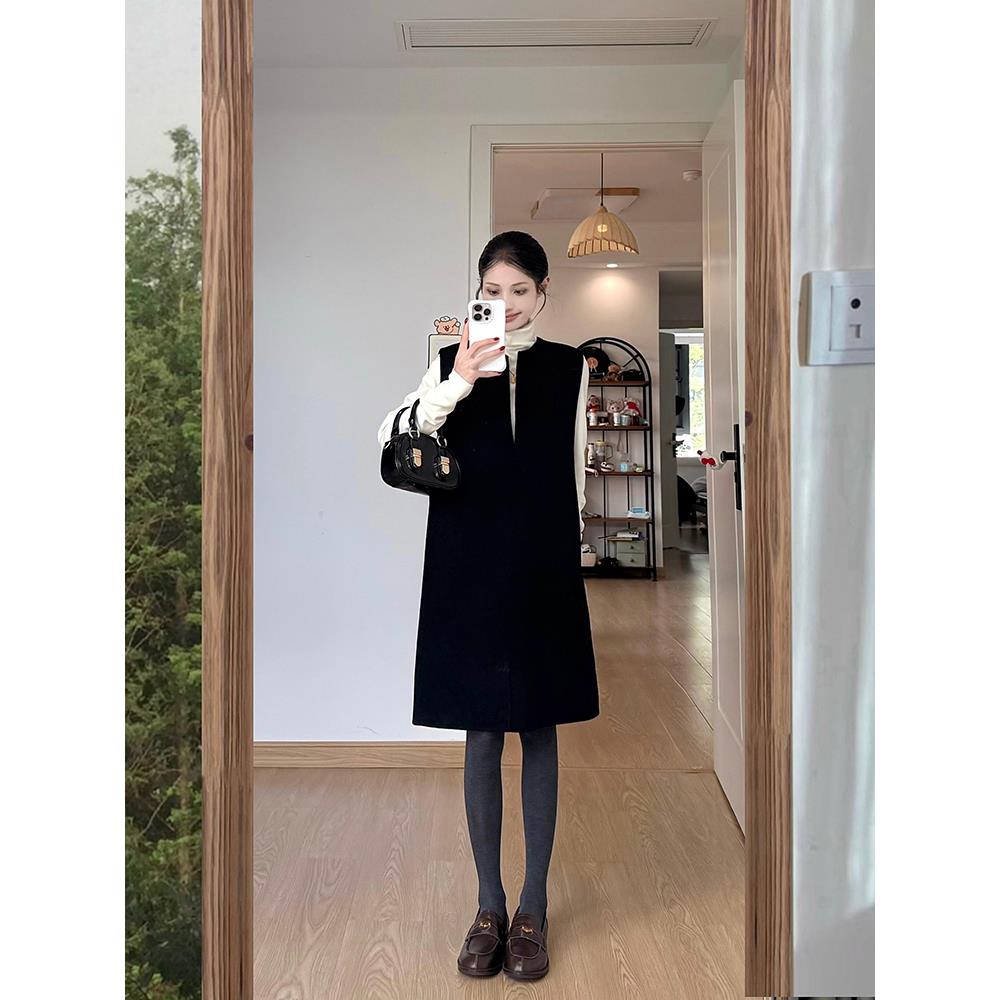 黑色V领毛呢连衣裙女设计高级感