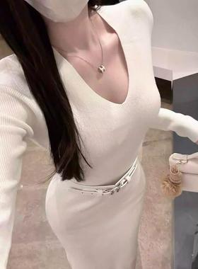 清冷富家千金穿搭江浙沪名媛修身长袖后妈包臀针织秋冬白色连衣裙