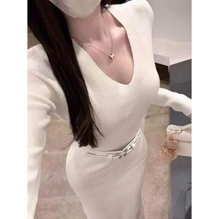 清冷富家千金穿搭江浙沪名媛修身长袖后妈包臀针织秋冬白色连衣裙