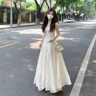 独特绝美高级感长款 白色吊带连衣裙女夏法式 小白裙海边度假长裙子