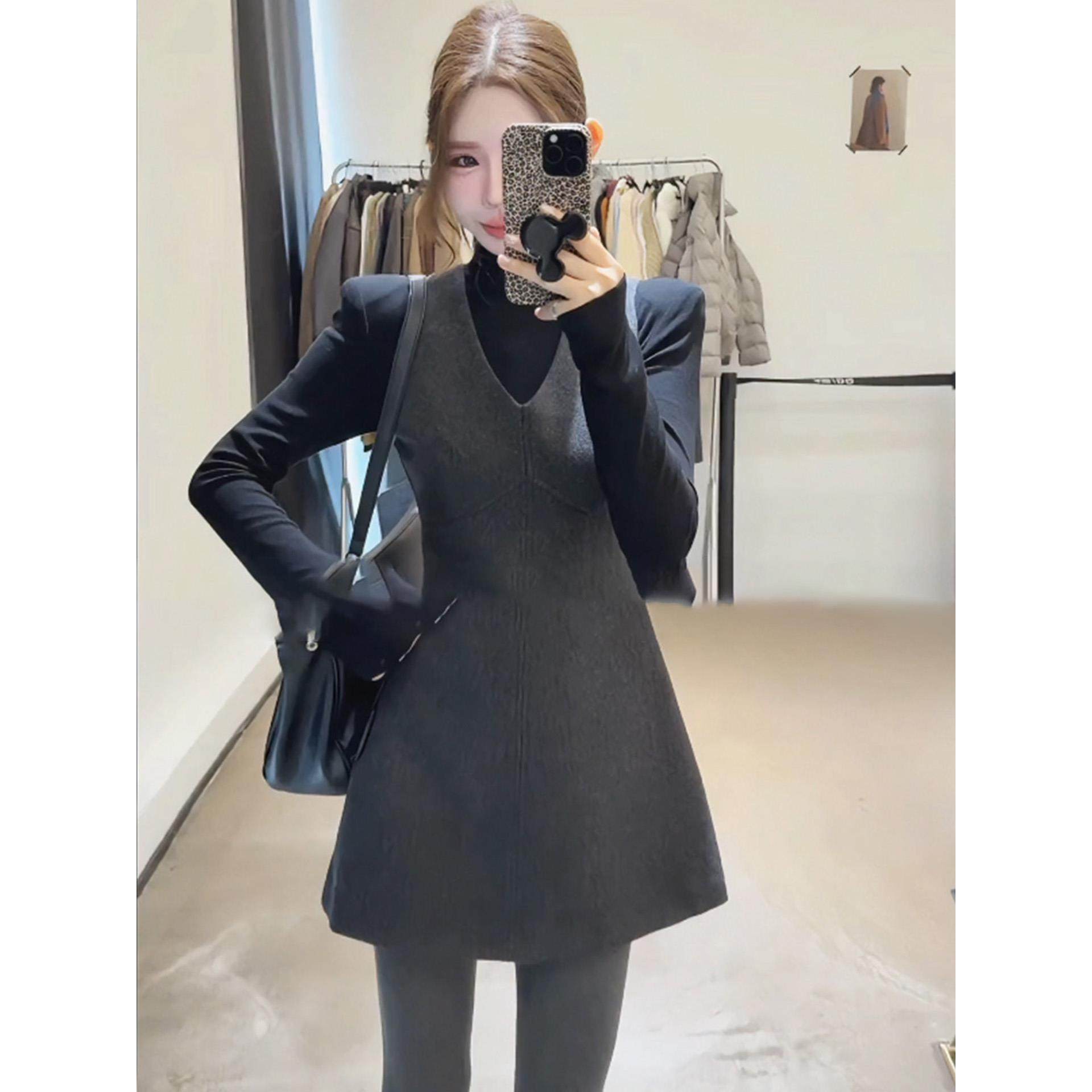 灰色V领毛呢连衣裙子女秋冬设计感显瘦气质打底衫背心短裙两件套,女装/女士精品,时尚套装,淘宝优惠券,粉丝福利购,淘宝优惠卷