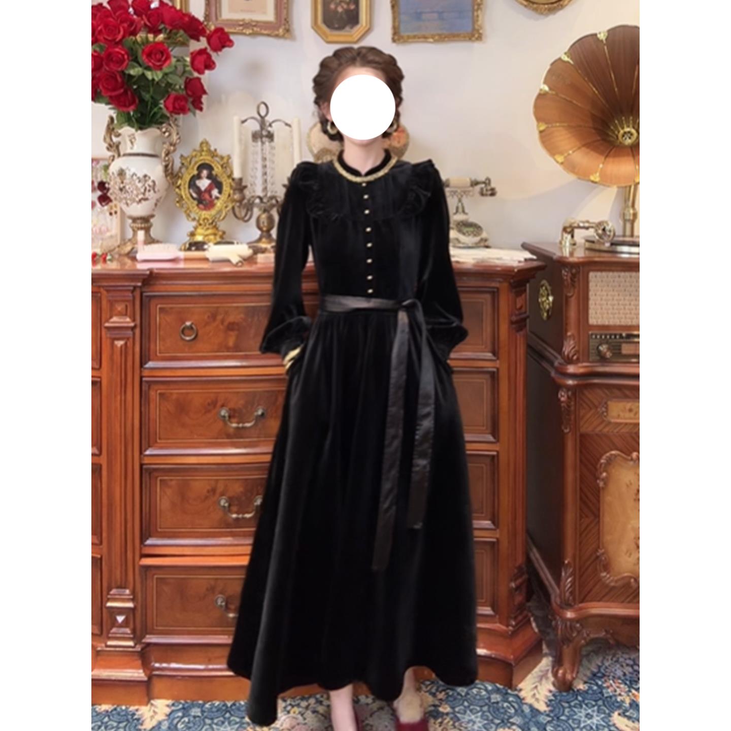 赫本风黑色丝绒长袖连衣裙
