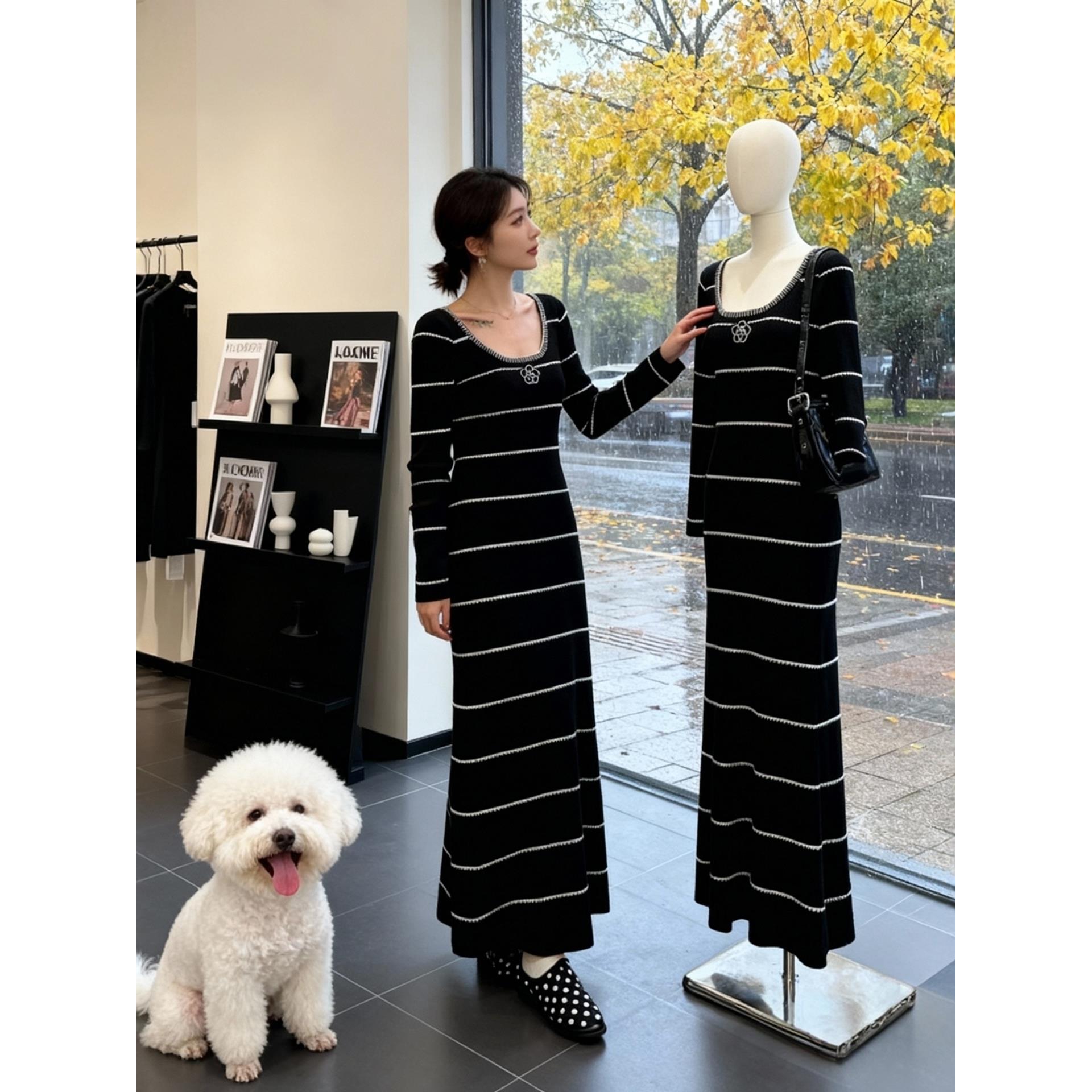 小香风黑白条纹刺绣针织连衣裙