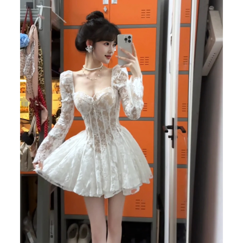法式高级感白色蕾丝长袖连衣裙