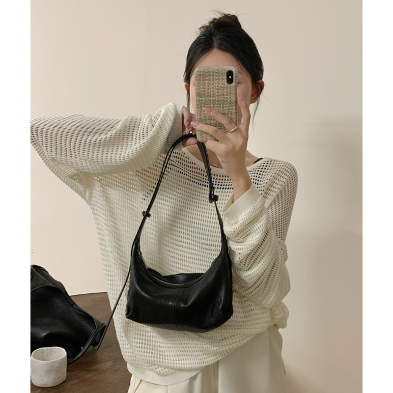 细腻羊皮饺子包女斜挎2025新款小众真皮单肩腋下包感软皮女包