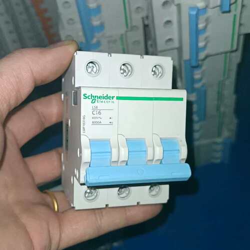 议价LS83P断路器3P空开断路器EZ7+