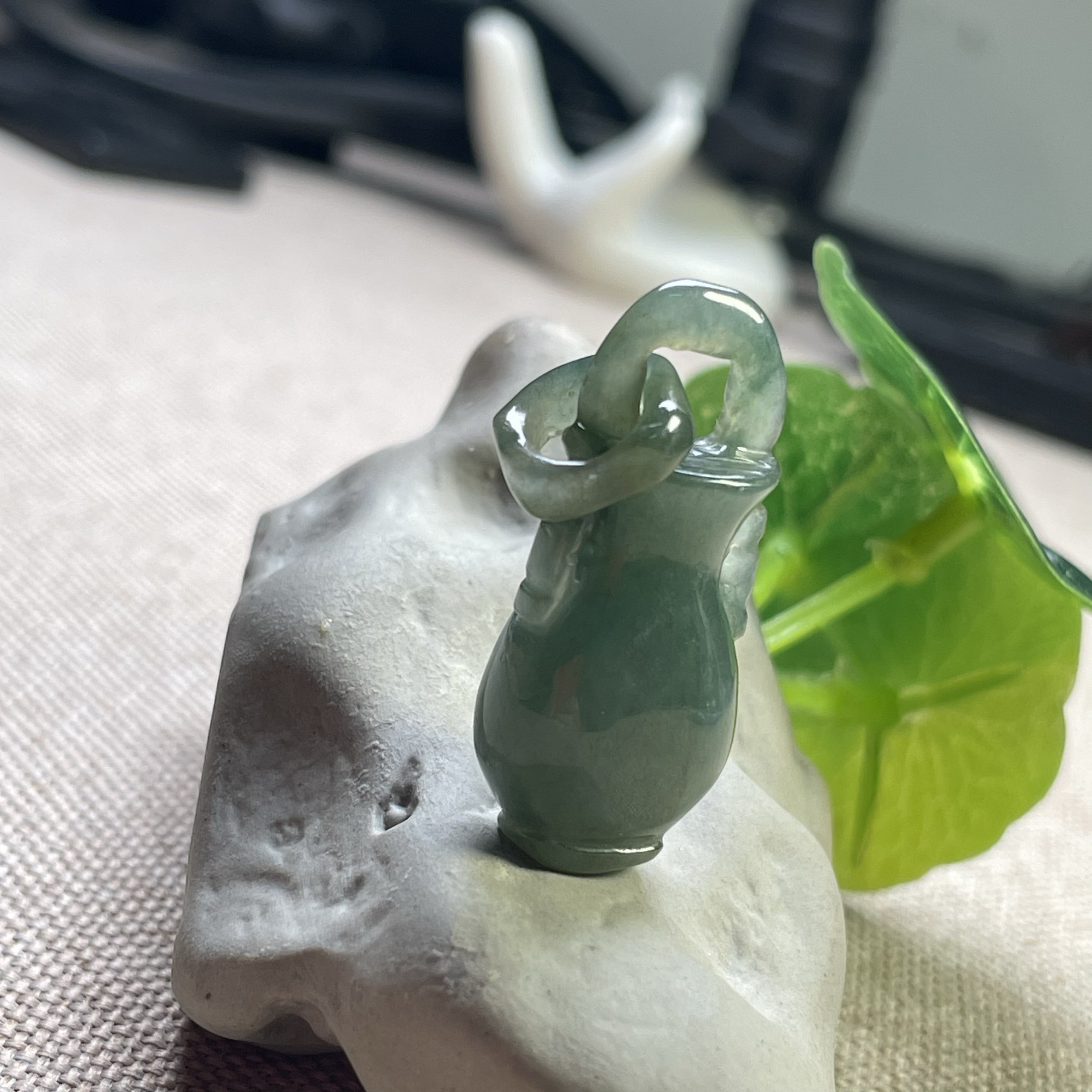 钰松斋原矿翡翠缅甸A货翡翠细糯油青宝瓶吊坠翡翠花瓶宝瓶挂件