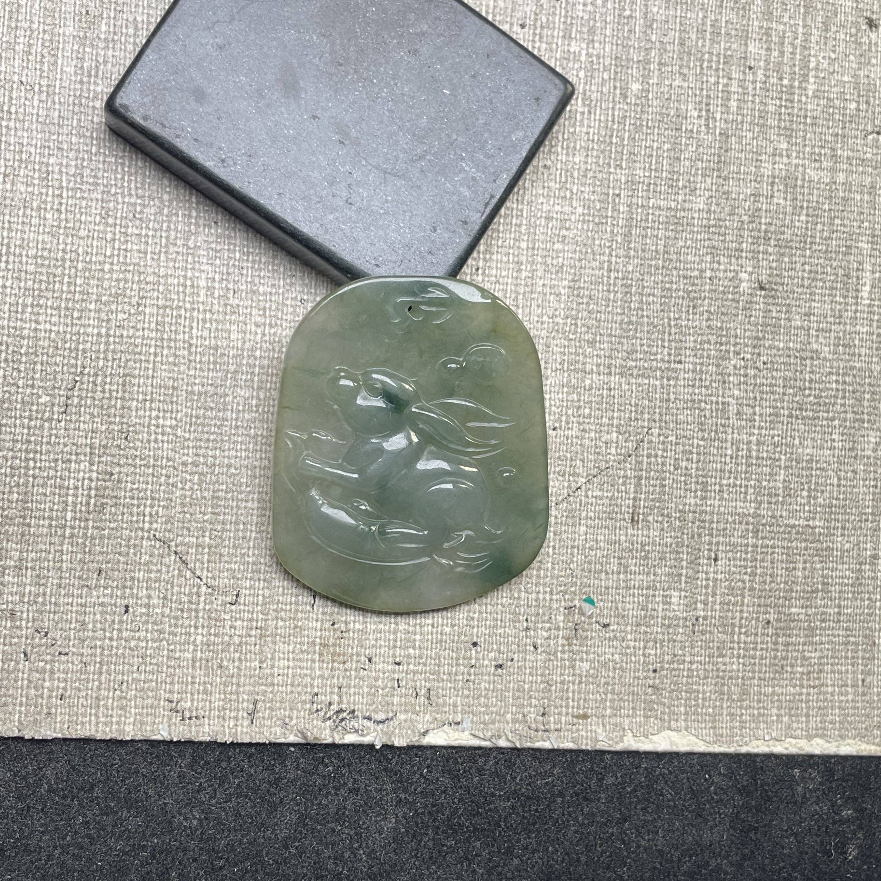 钰松斋原矿翡翠源头直发A货翡翠冰种飘花生肖兔吊坠翡翠兔子挂件