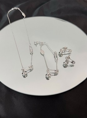 2025年新款别针立体土星系列项链手链耳坠满钻回形针叠戴项链