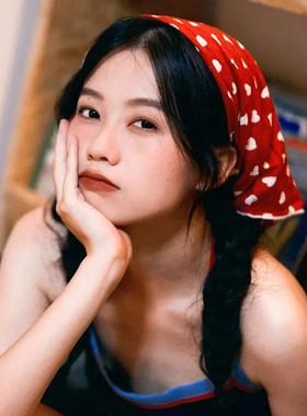 2025夏新款港风复古红色发箍爱心方巾女文艺百搭气质舒适拍照头巾