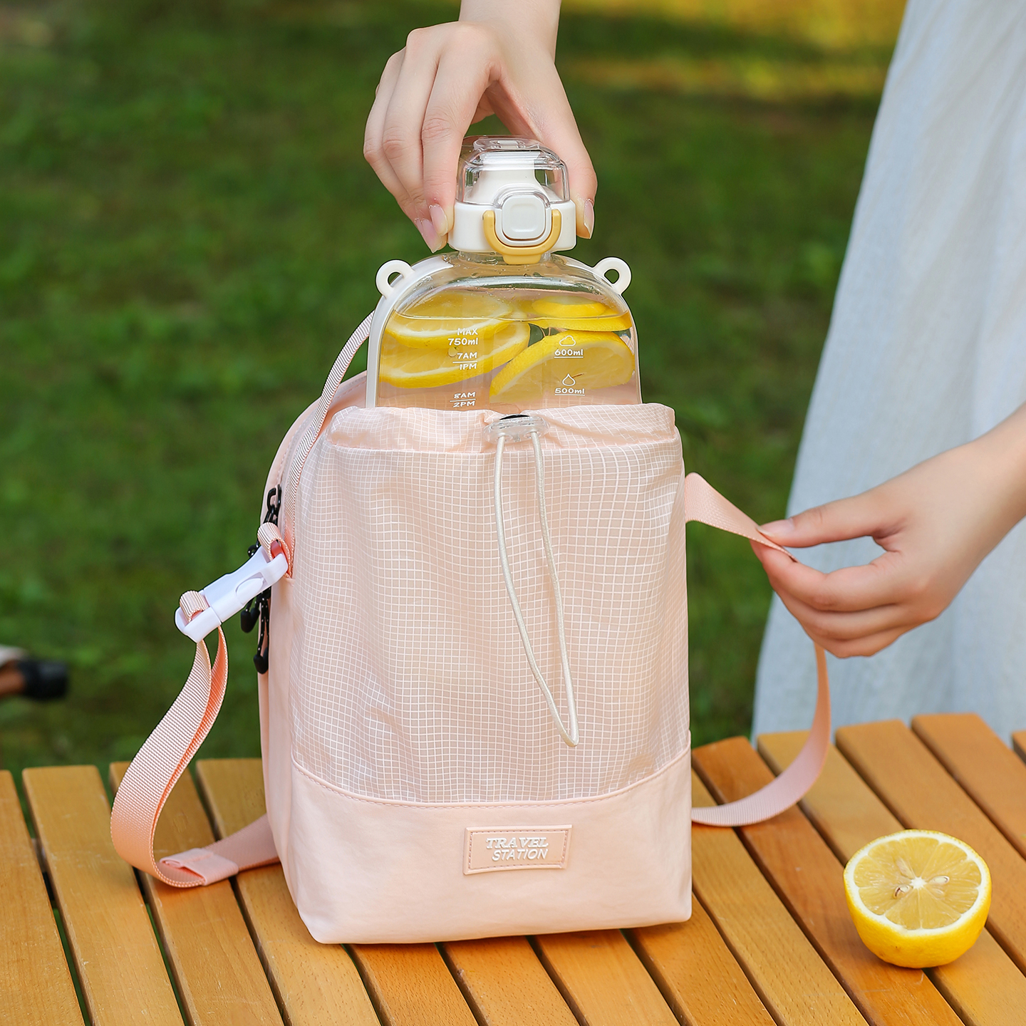 多功能单肩斜挎水杯手机一体包