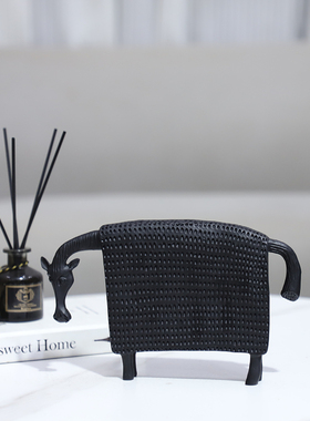 创意抽象树脂盔甲马动物装饰摆件