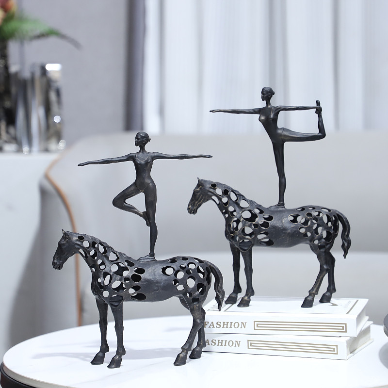 北欧创意铸铁镂空马背跳舞女孩装饰摆件玄关客厅电视柜家居装饰品