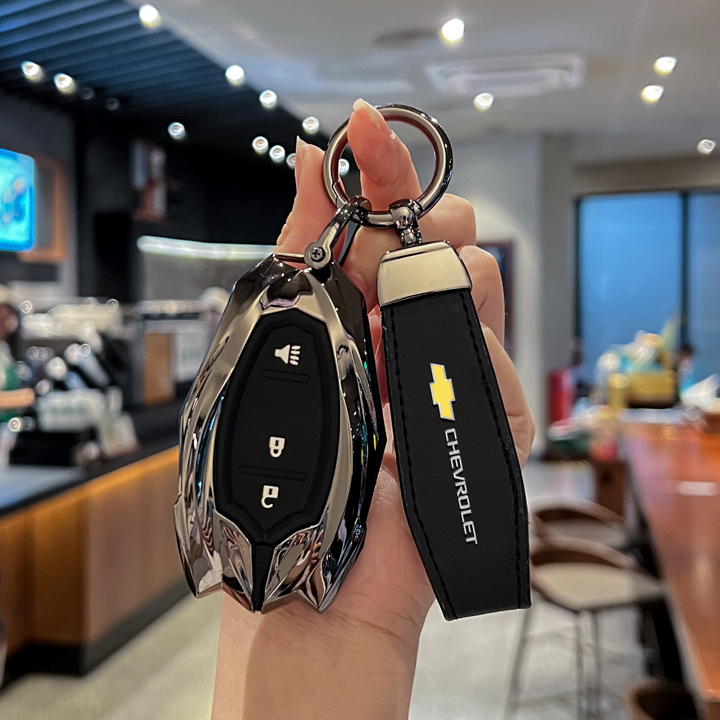 炫酷机甲雪佛兰钥匙套高级感合金