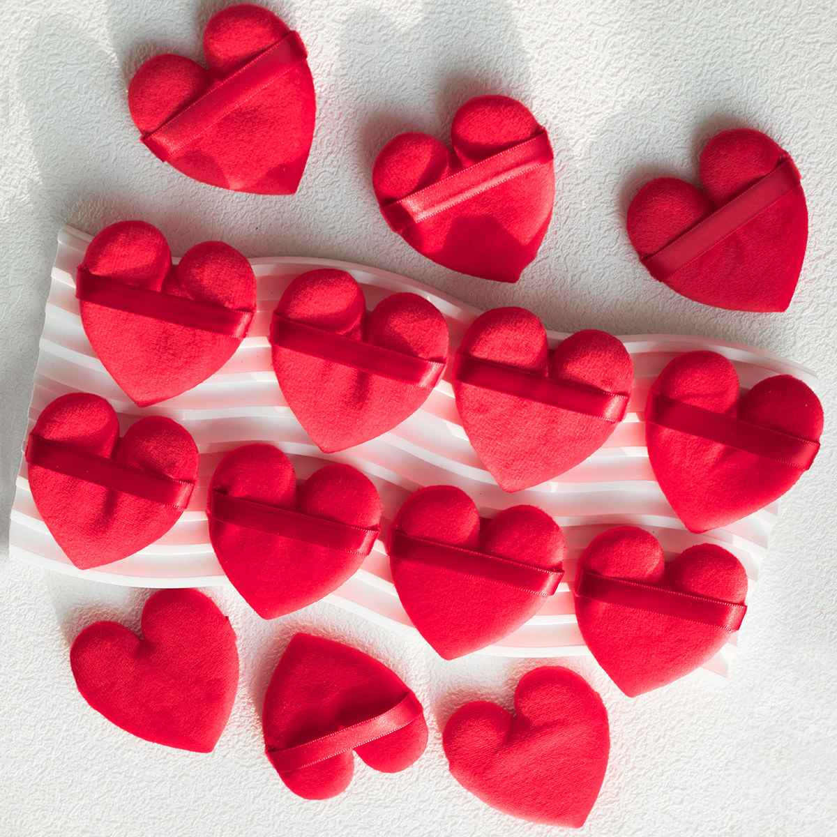 新年红 50片爱心形丝绒棉粉扑化妆散粉用干粉蜜粉美妆工具影楼扑,家庭/个人清洁工具,面扑/粉扑,淘宝优惠券,粉丝福利购,淘宝优惠卷