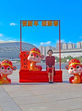 2024户外卡通蛇玻璃钢雕塑蛇年摆件春节新年生肖蛇售楼部落地装饰