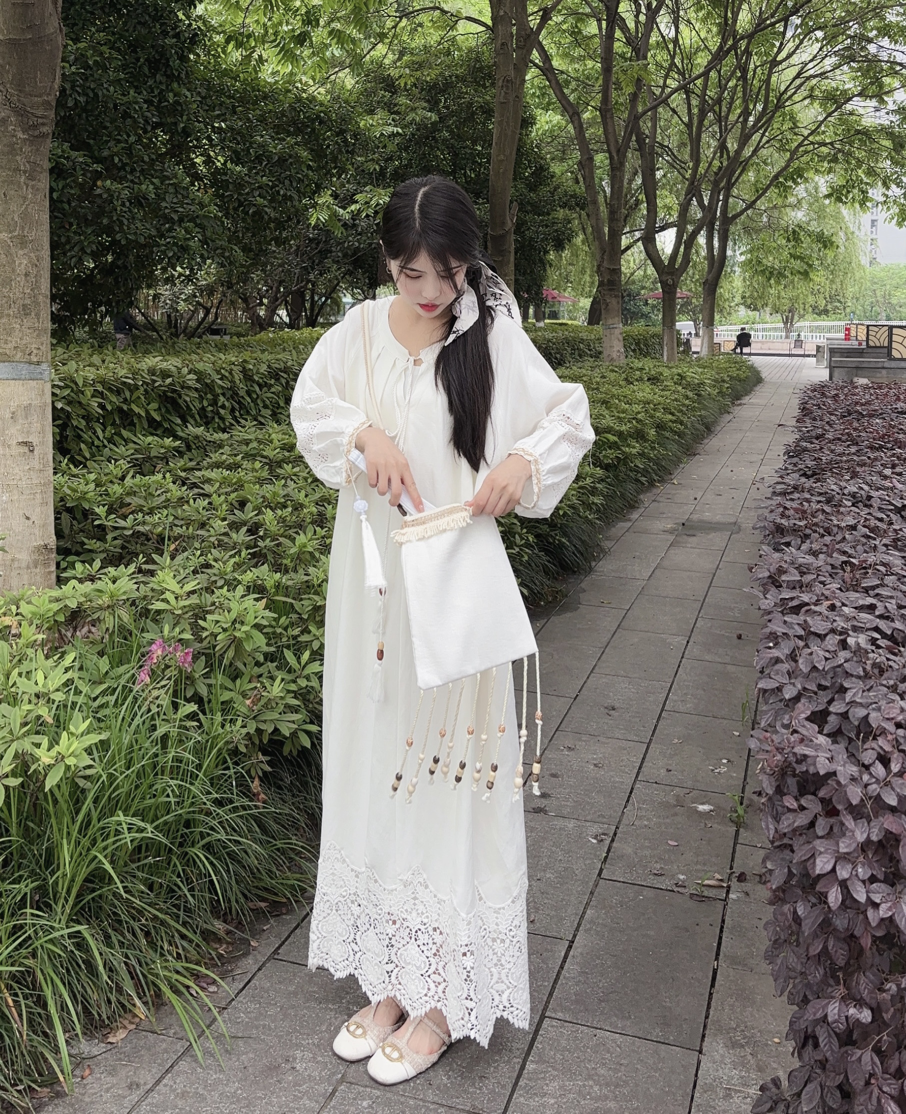 棉麻度假白色连衣裙复古亚麻飘逸白色长袖连衣裙长款法式慵懒长裙