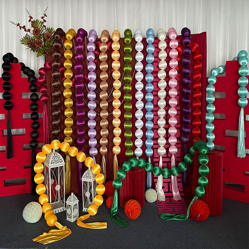彩色泡沫球串装饰婚庆背景墙布置