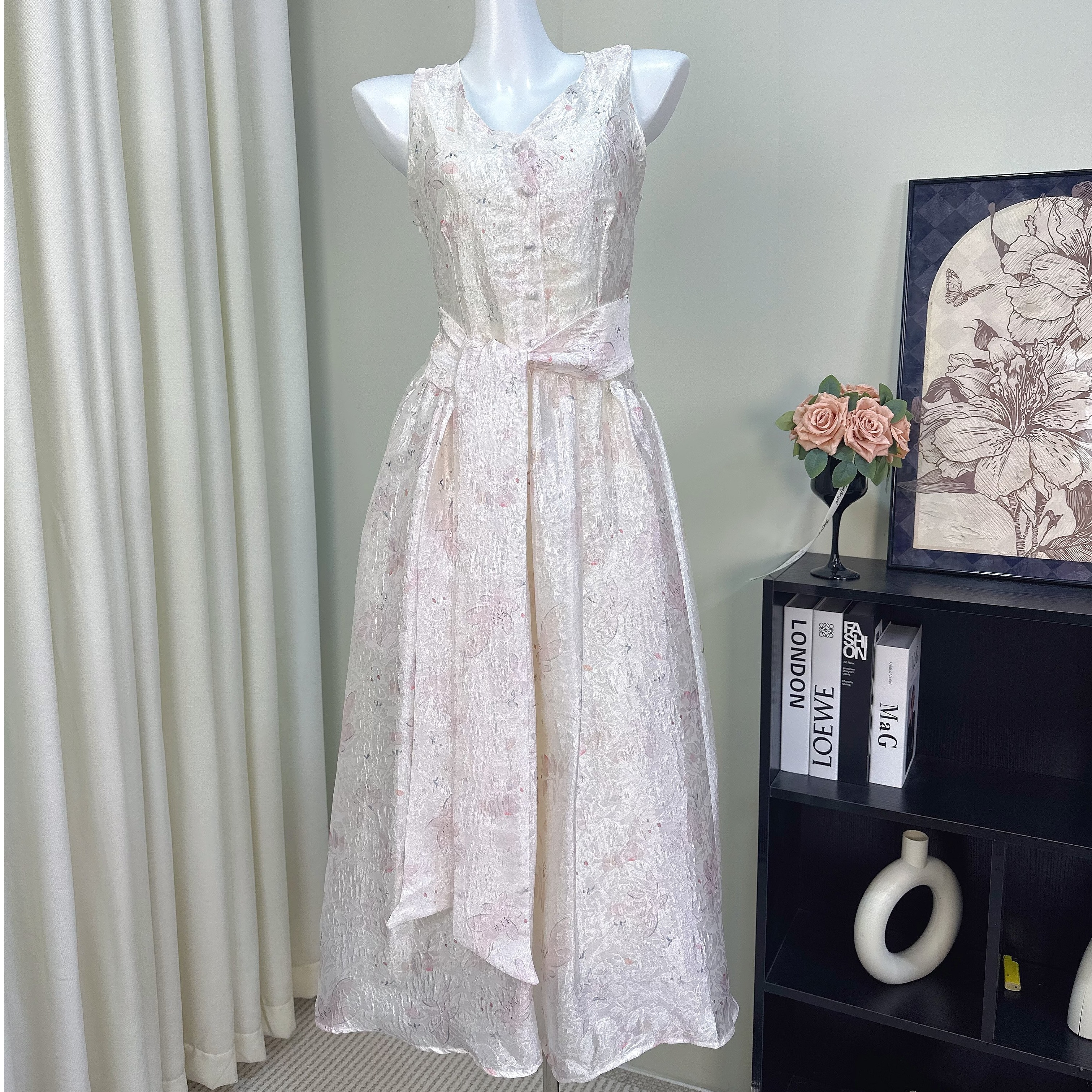 2025年夏季V领皱感春日印花亚麻