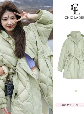 周欣然明星同款绿色连帽羽绒服女2025新款收腰设计感保暖鸭绒外套