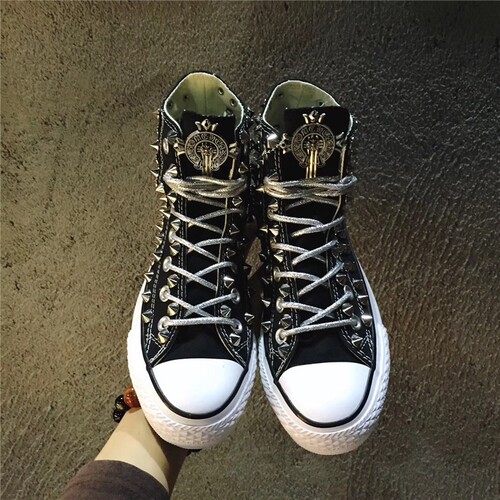 Classic rivet disssed canvas shoes, retro dirty shoes, orang