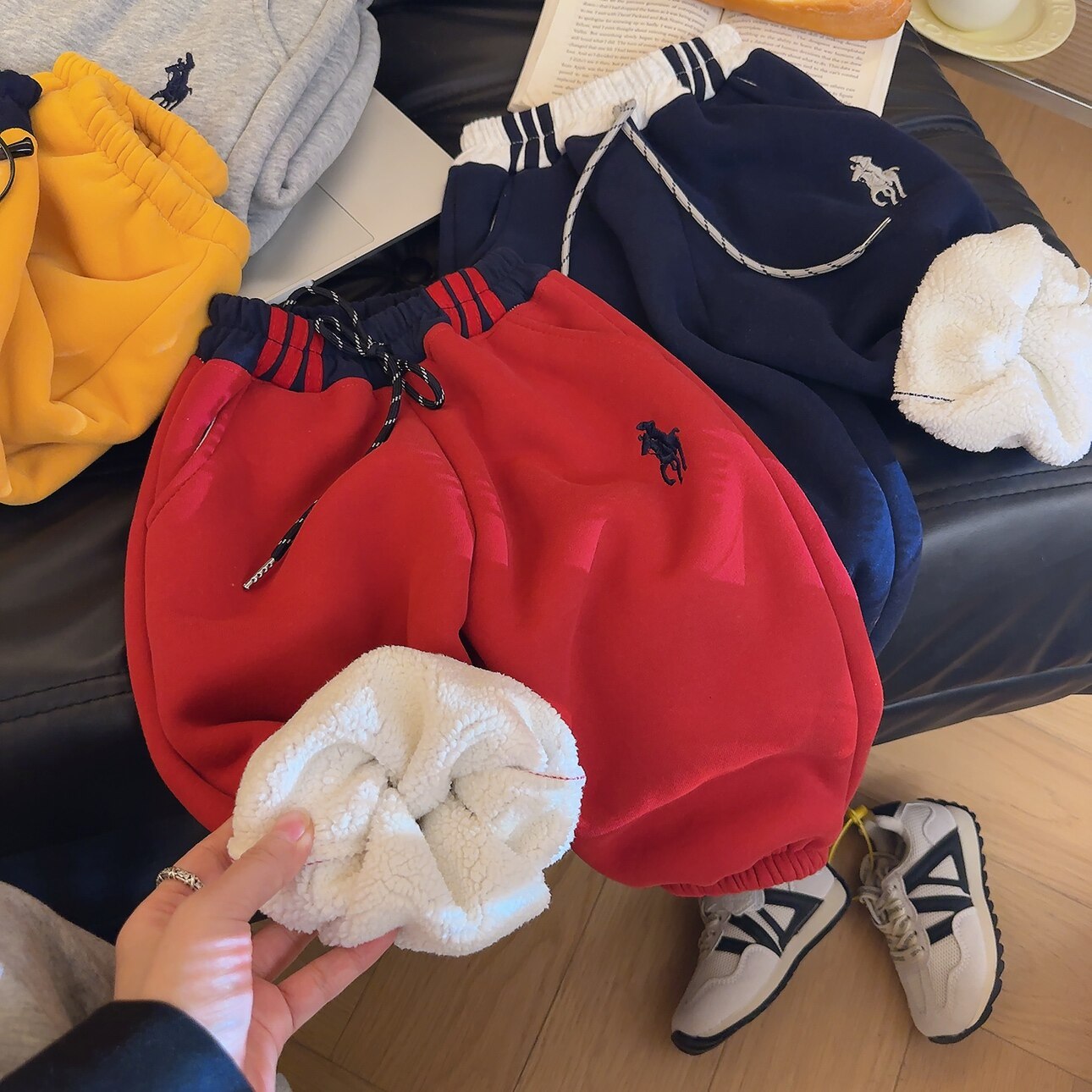 新款加绒加厚儿童韩系刺绣卫裤冬季男宝百搭舒适时尚休闲束脚裤潮