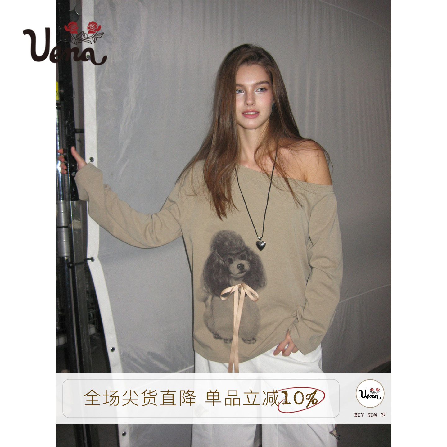 Uena卡其色狗狗印花斜肩长袖T恤图片