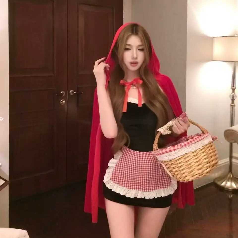 恶魔大人万圣节cos小红帽斗篷女
