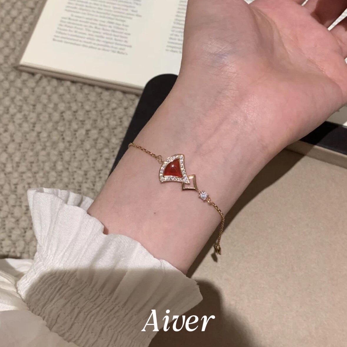 扇形小裙子手链女镀18K白贝母红玉髓绿色彩色细链条小众轻奢高级