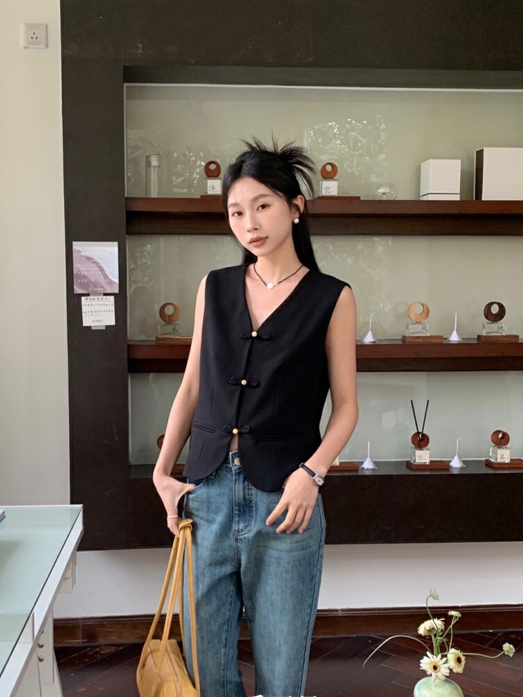 爱西里夏季新款高级感新中式盘扣设计无袖背心西装马甲百搭上衣女